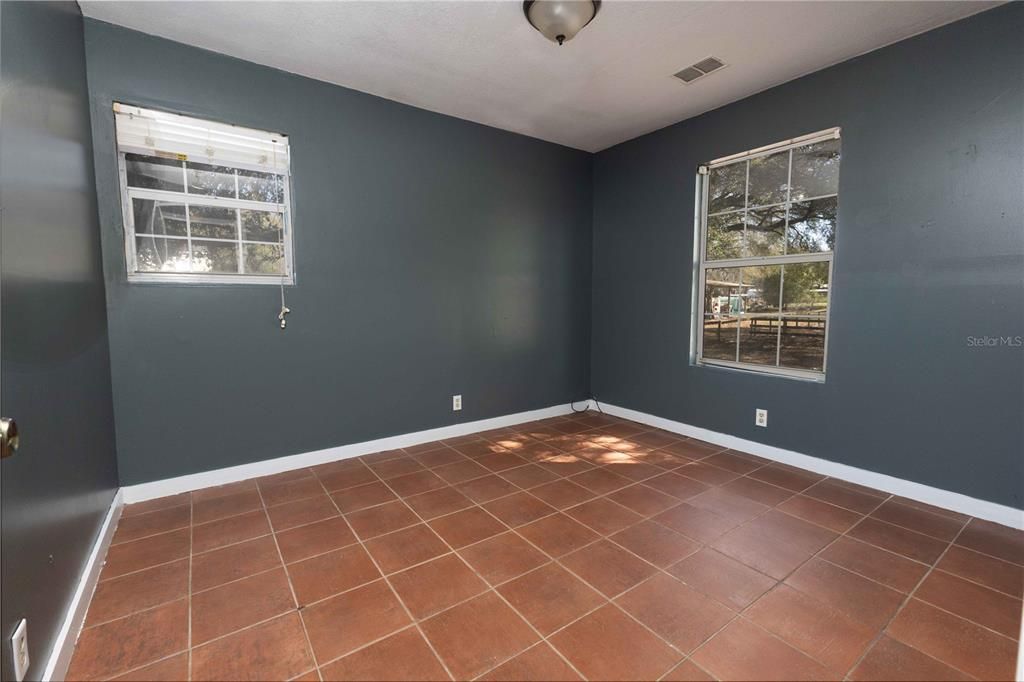 Active With Contract: $230,000 (3 beds, 2 baths, 1144 Square Feet)