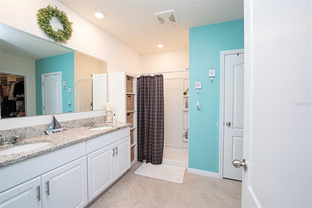 For Rent: $2,600 (4 beds, 2 baths, 1846 Square Feet)