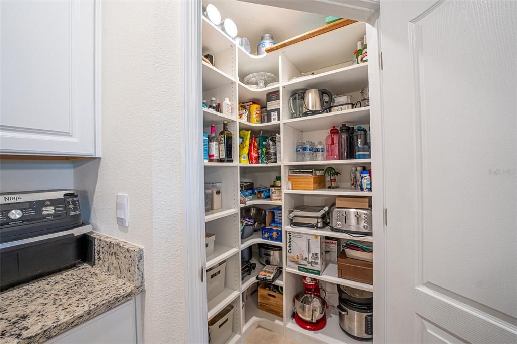 For Rent: $2,600 (4 beds, 2 baths, 1846 Square Feet)