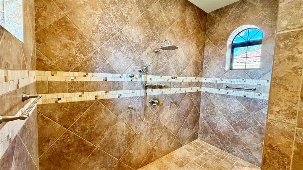 En Venta: $855,000 (3 camas, 3 baños, 3323 Pies cuadrados)