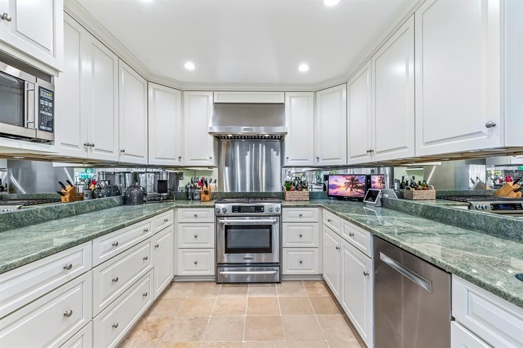 For Sale: $5,250,000 (4 beds, 4 baths, 3500 Square Feet)