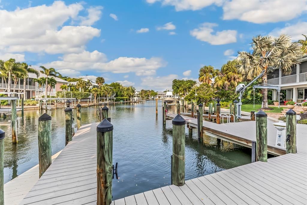 For Sale: $5,250,000 (4 beds, 4 baths, 3500 Square Feet)