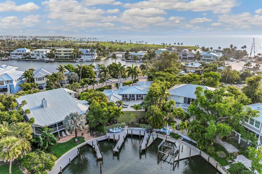 For Sale: $5,250,000 (4 beds, 4 baths, 3500 Square Feet)