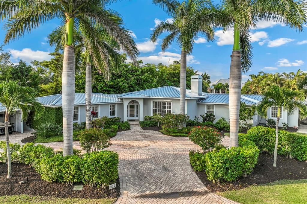 For Sale: $5,250,000 (4 beds, 4 baths, 3500 Square Feet)