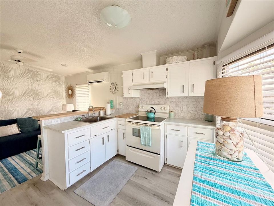 For Sale: $95,000 (1 beds, 1 baths, 395 Square Feet)