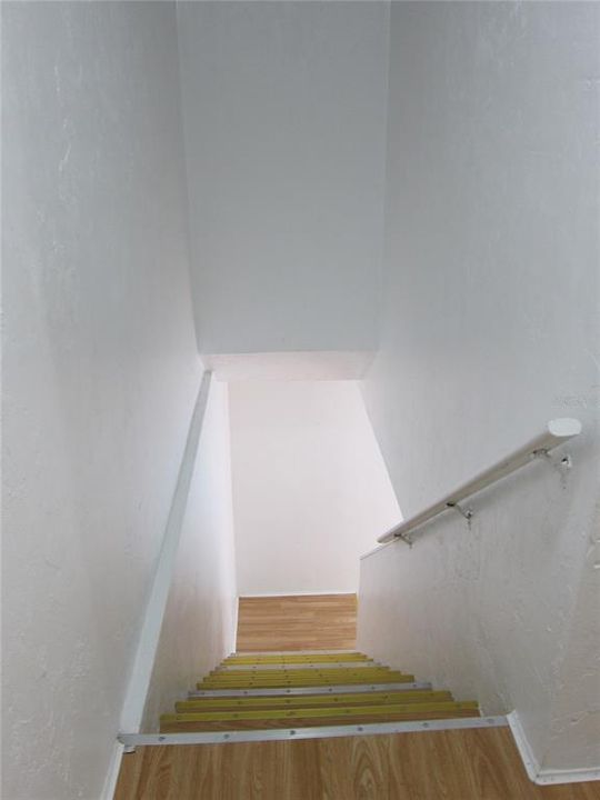 For Rent: $950 (2 beds, 1 baths, 915 Square Feet)