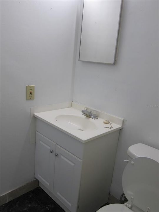 For Rent: $950 (2 beds, 1 baths, 915 Square Feet)