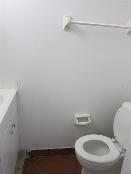 For Rent: $950 (2 beds, 1 baths, 915 Square Feet)