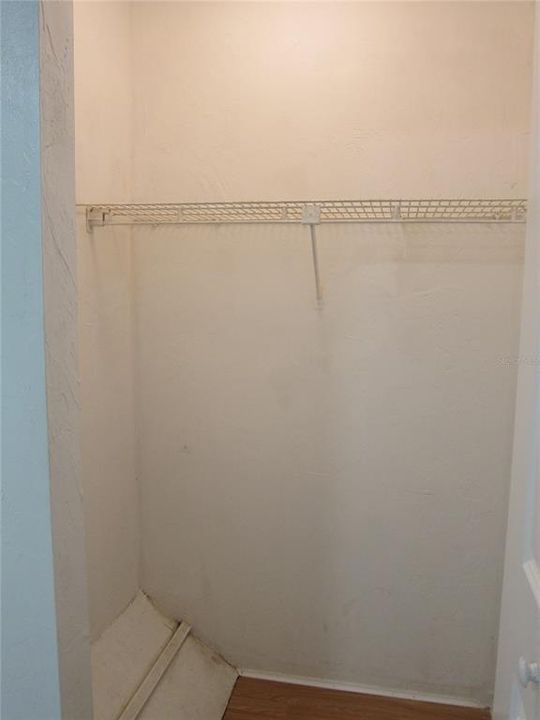 For Rent: $950 (2 beds, 1 baths, 915 Square Feet)