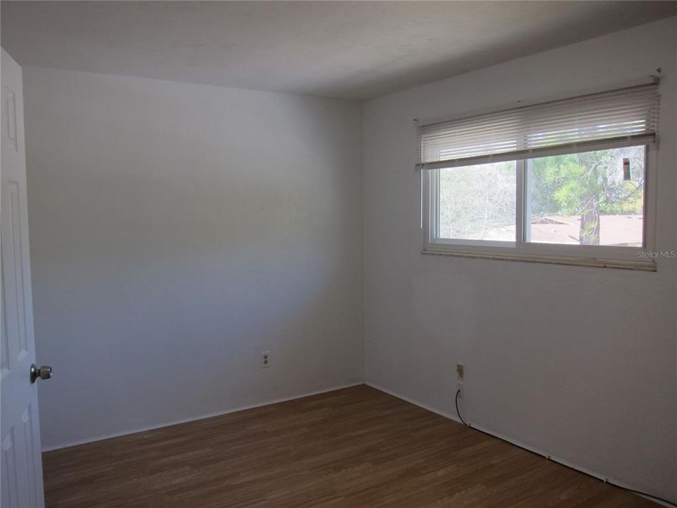 For Rent: $950 (2 beds, 1 baths, 915 Square Feet)