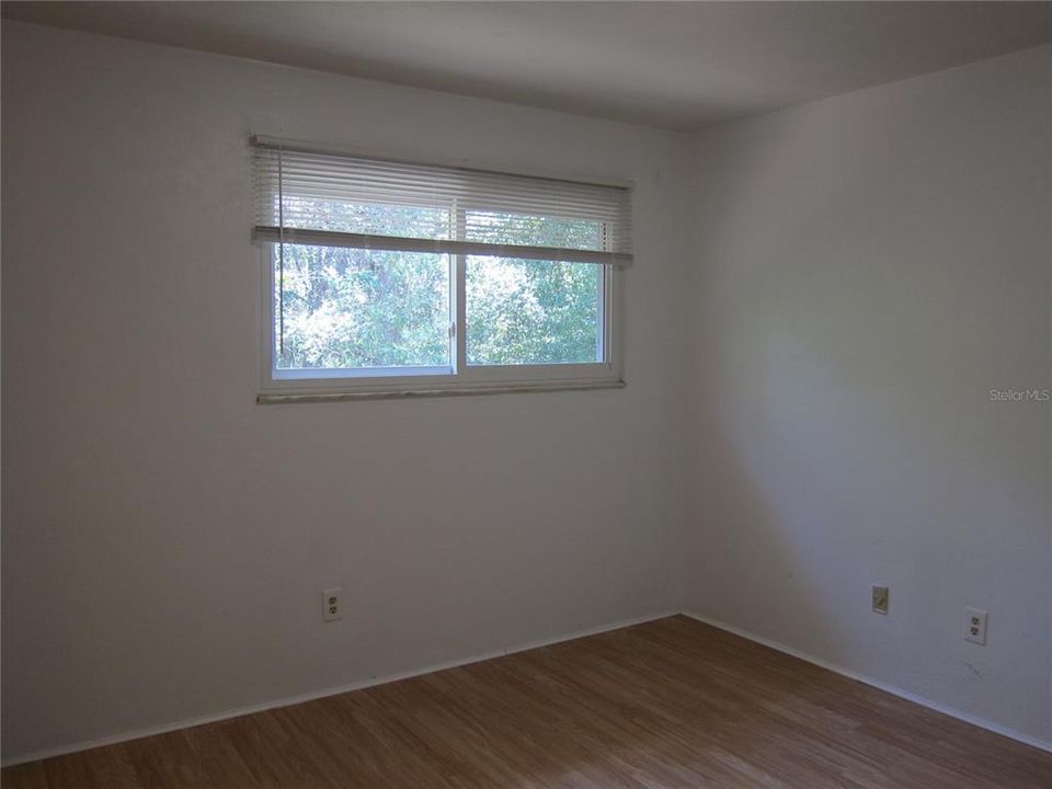 For Rent: $950 (2 beds, 1 baths, 915 Square Feet)