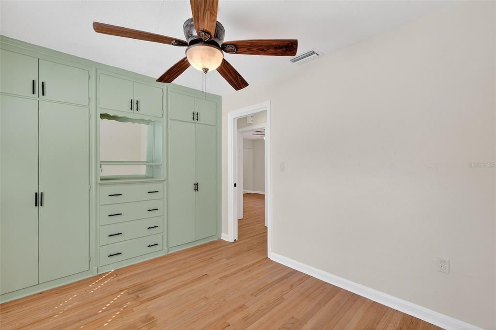 Active With Contract: $259,900 (3 beds, 2 baths, 1179 Square Feet)