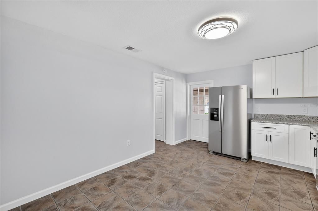 Active With Contract: $259,900 (3 beds, 2 baths, 1179 Square Feet)