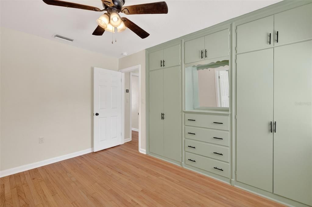 Active With Contract: $259,900 (3 beds, 2 baths, 1179 Square Feet)