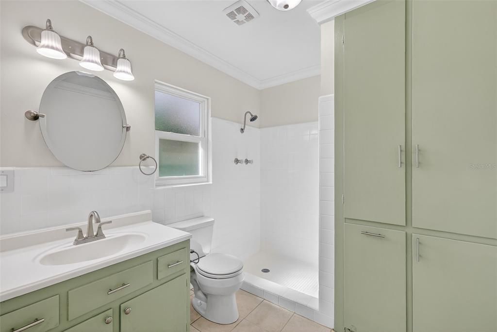 Active With Contract: $259,900 (3 beds, 2 baths, 1179 Square Feet)