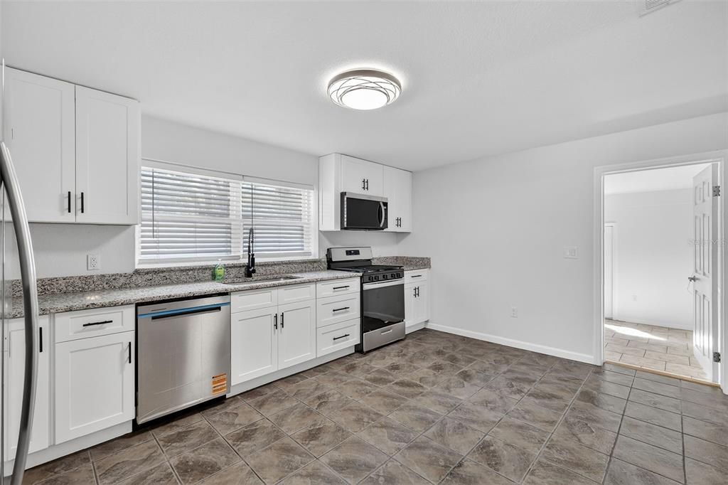 Active With Contract: $259,900 (3 beds, 2 baths, 1179 Square Feet)