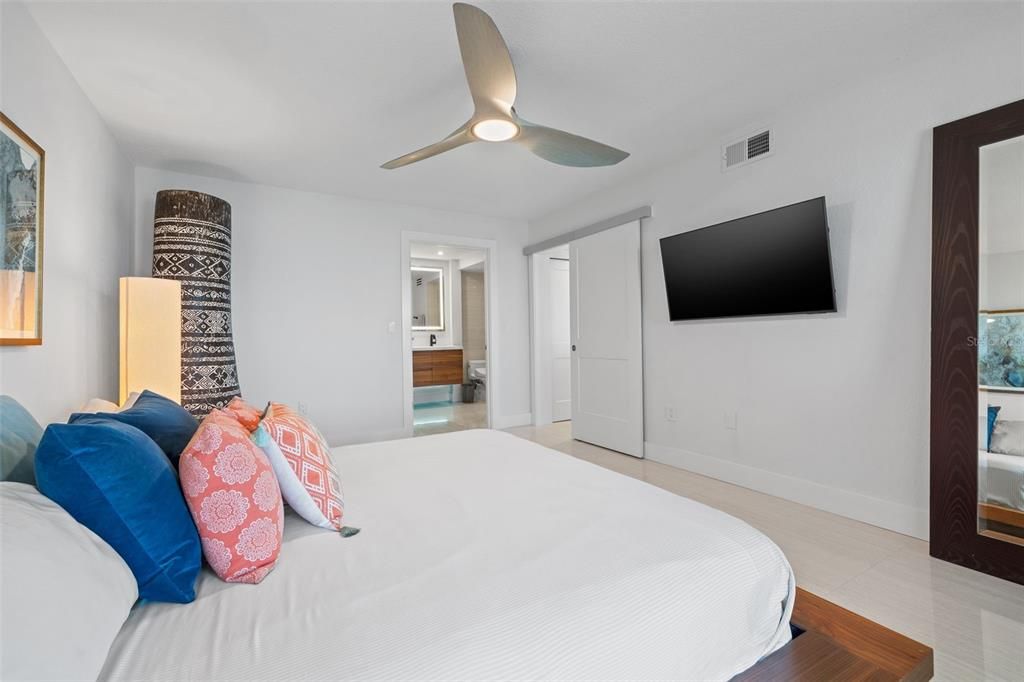 For Sale: $899,000 (2 beds, 2 baths, 1280 Square Feet)