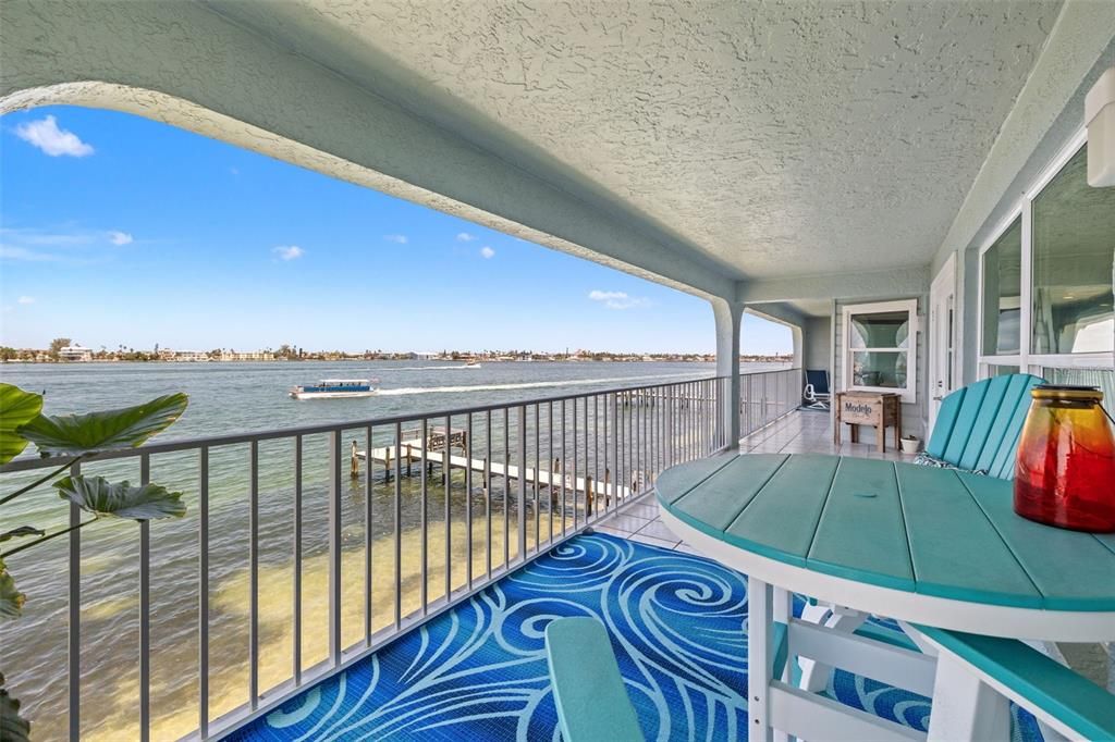 For Sale: $899,000 (2 beds, 2 baths, 1280 Square Feet)