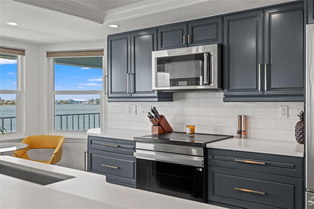 For Sale: $899,000 (2 beds, 2 baths, 1280 Square Feet)
