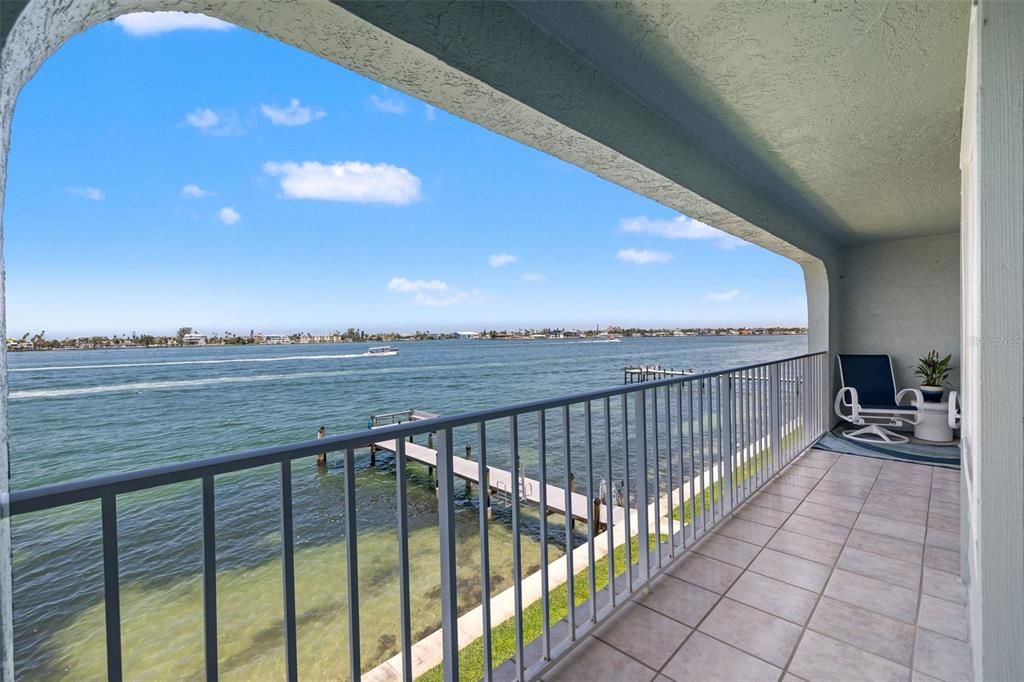 For Sale: $899,000 (2 beds, 2 baths, 1280 Square Feet)