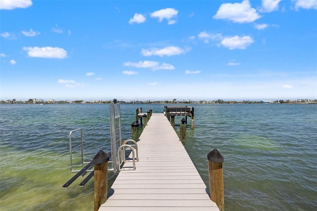 For Sale: $899,000 (2 beds, 2 baths, 1280 Square Feet)