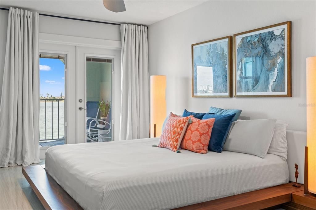 For Sale: $899,000 (2 beds, 2 baths, 1280 Square Feet)