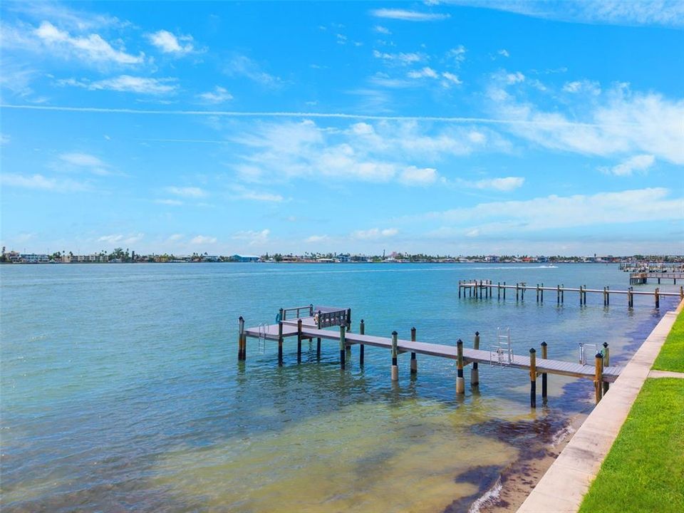 For Sale: $899,000 (2 beds, 2 baths, 1280 Square Feet)
