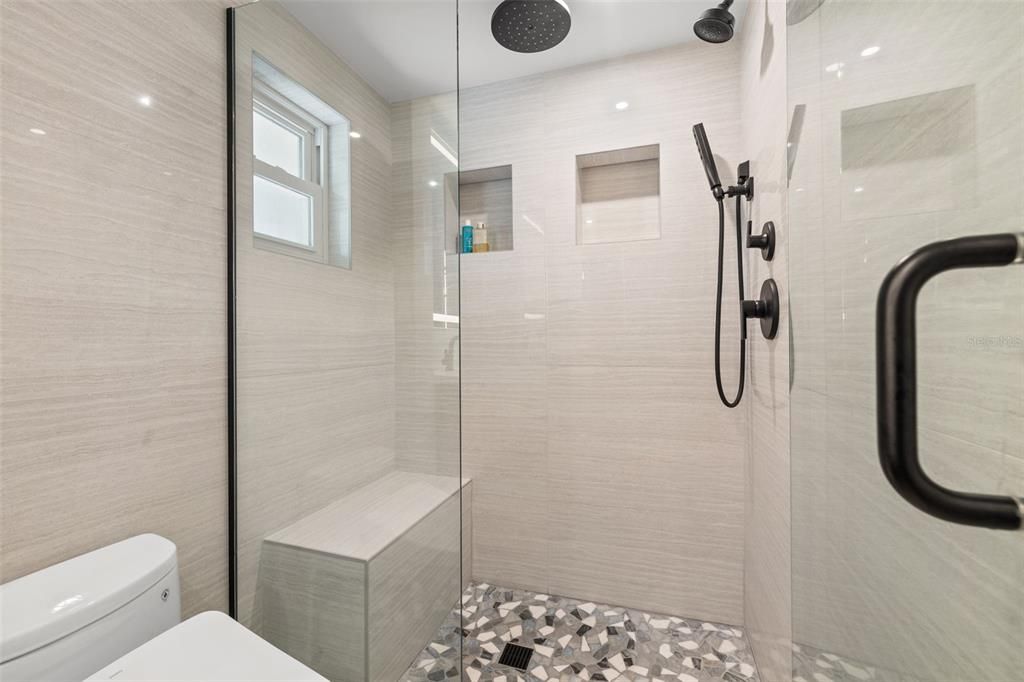 For Sale: $899,000 (2 beds, 2 baths, 1280 Square Feet)