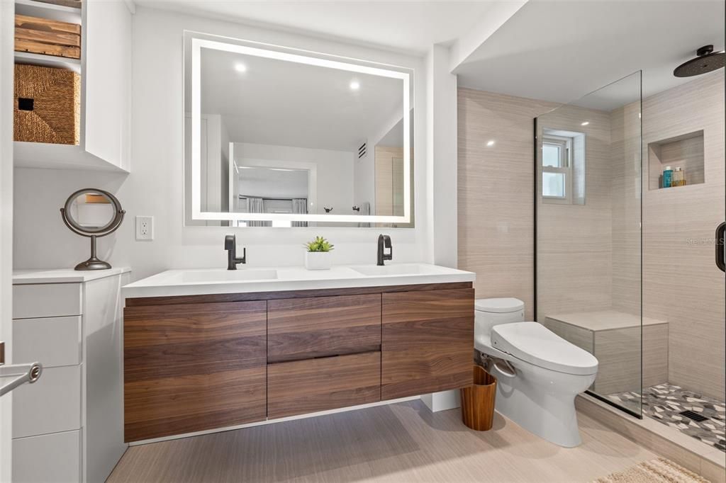 For Sale: $899,000 (2 beds, 2 baths, 1280 Square Feet)
