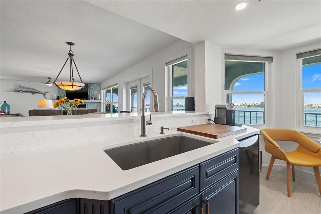 For Sale: $899,000 (2 beds, 2 baths, 1280 Square Feet)