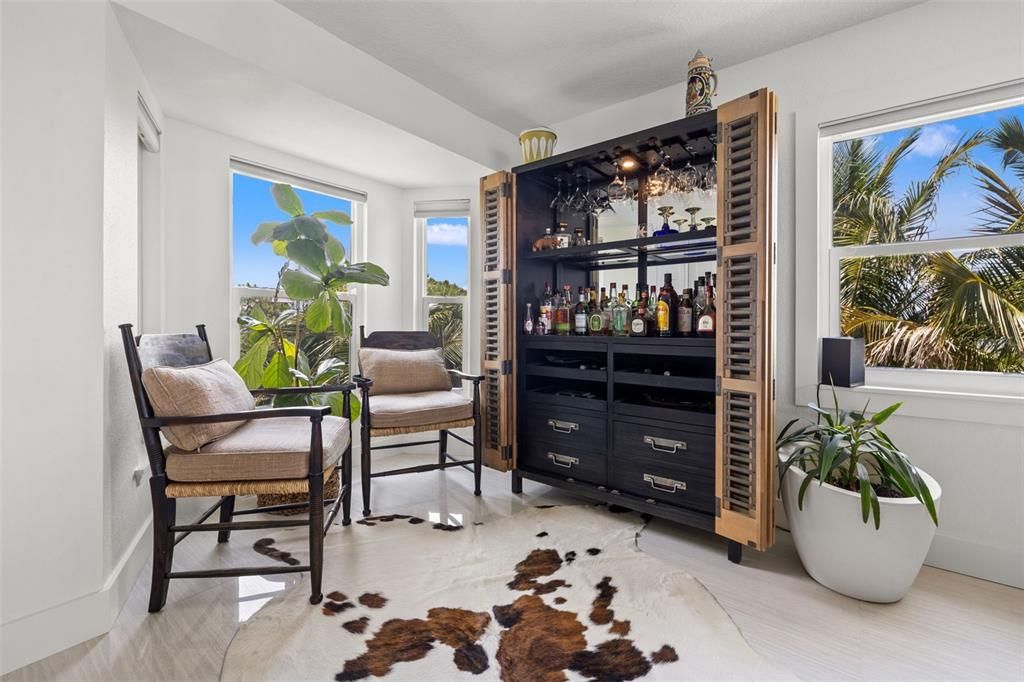 For Sale: $899,000 (2 beds, 2 baths, 1280 Square Feet)