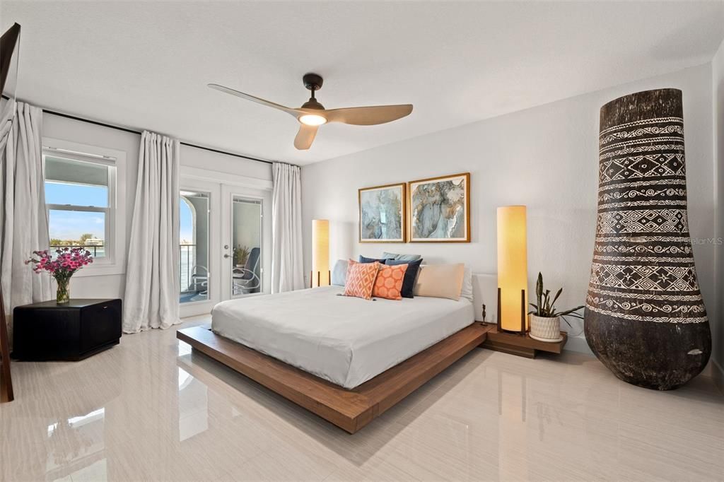 For Sale: $899,000 (2 beds, 2 baths, 1280 Square Feet)