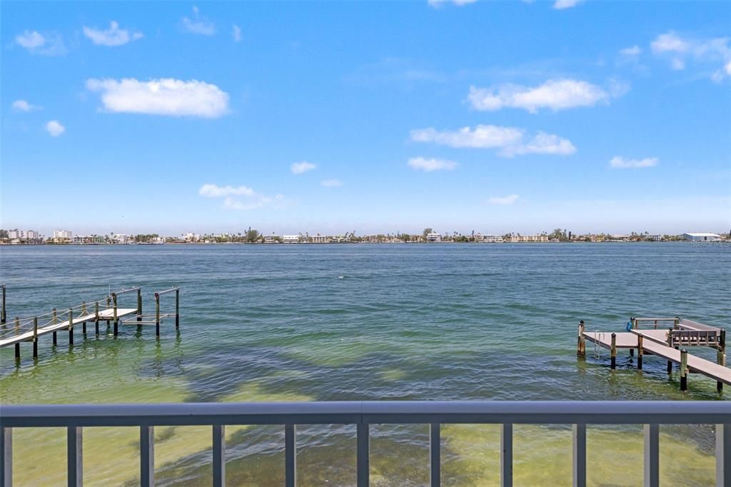 For Sale: $899,000 (2 beds, 2 baths, 1280 Square Feet)