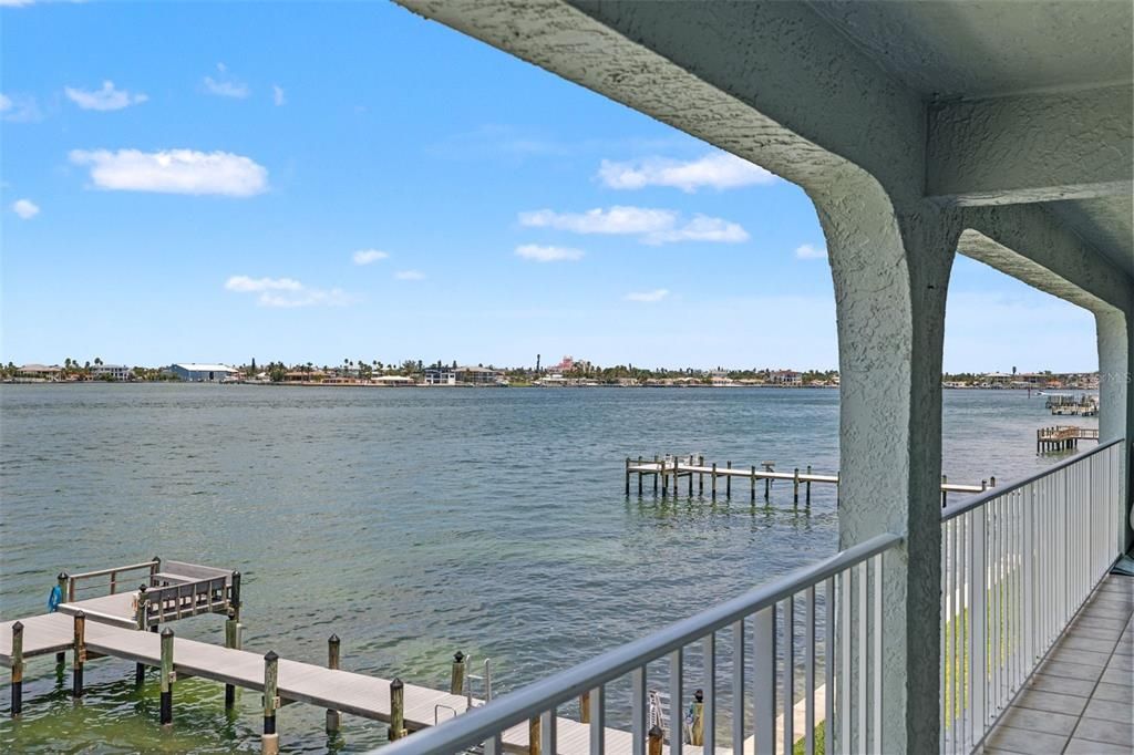 For Sale: $899,000 (2 beds, 2 baths, 1280 Square Feet)