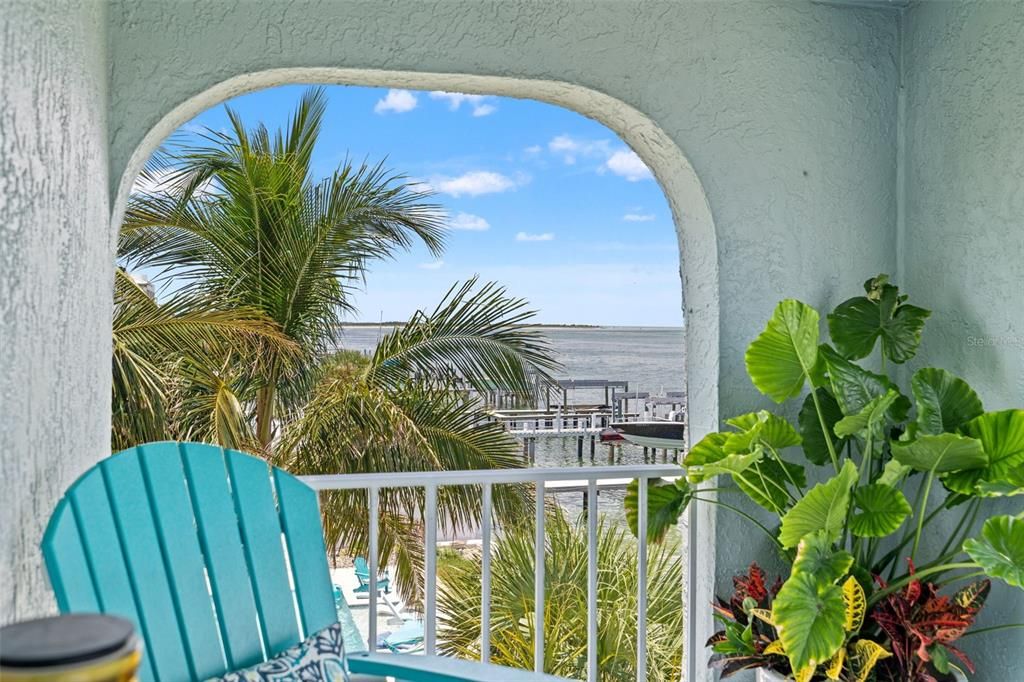 For Sale: $899,000 (2 beds, 2 baths, 1280 Square Feet)