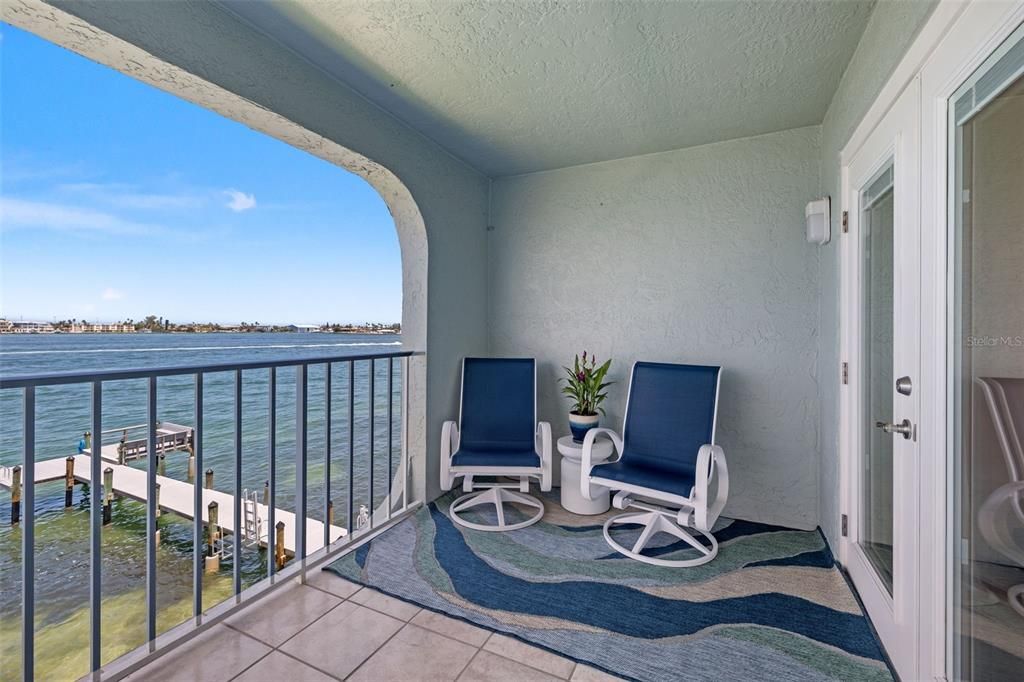 For Sale: $899,000 (2 beds, 2 baths, 1280 Square Feet)