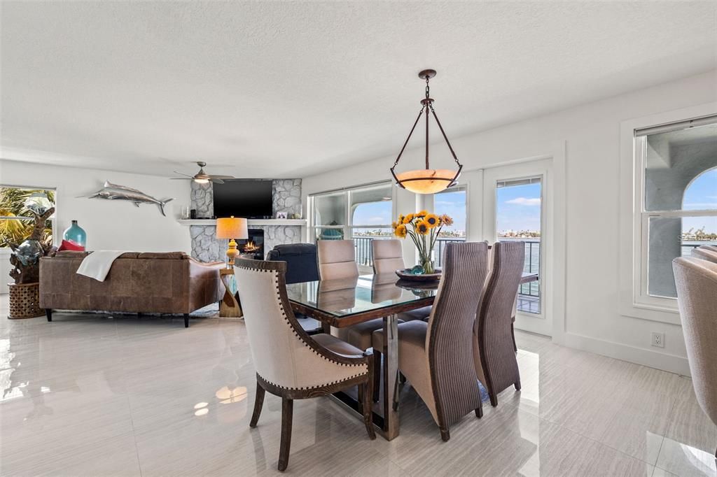 For Sale: $899,000 (2 beds, 2 baths, 1280 Square Feet)