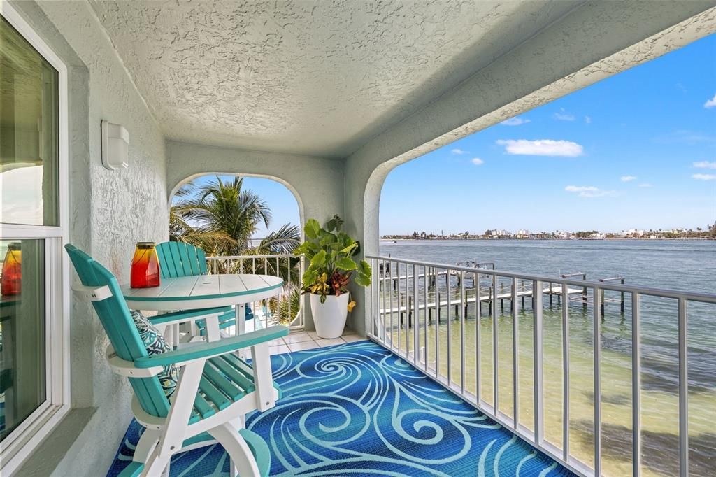 For Sale: $899,000 (2 beds, 2 baths, 1280 Square Feet)