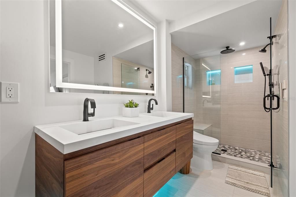For Sale: $899,000 (2 beds, 2 baths, 1280 Square Feet)