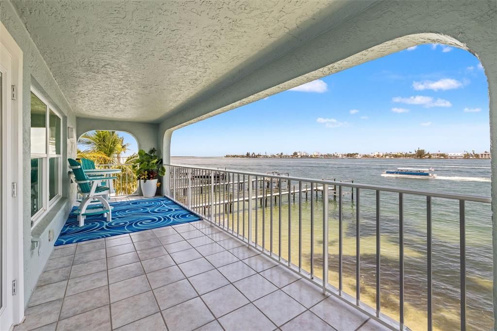 For Sale: $899,000 (2 beds, 2 baths, 1280 Square Feet)