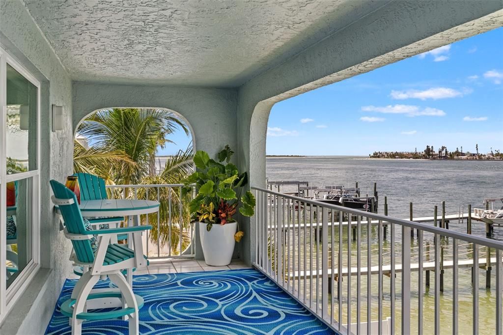 For Sale: $899,000 (2 beds, 2 baths, 1280 Square Feet)