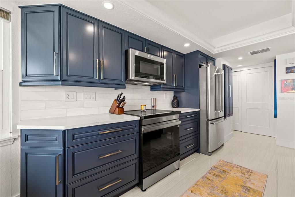 For Sale: $899,000 (2 beds, 2 baths, 1280 Square Feet)