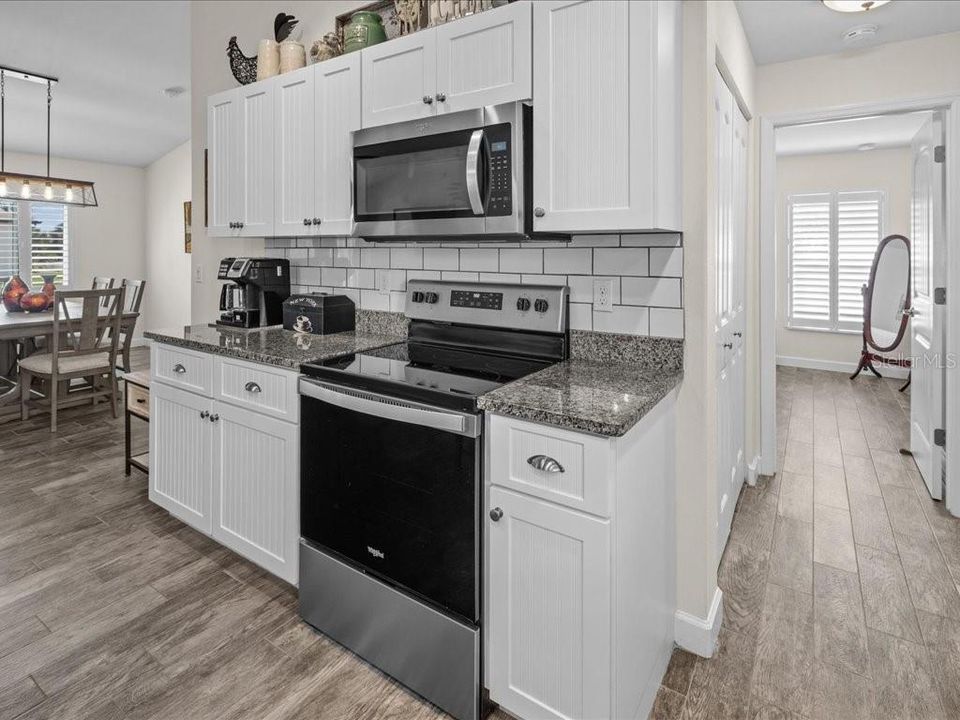 Activo con contrato: $369,900 (3 camas, 2 baños, 1483 Pies cuadrados)