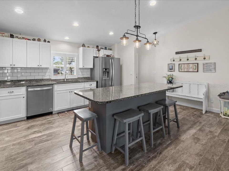 Activo con contrato: $369,900 (3 camas, 2 baños, 1483 Pies cuadrados)