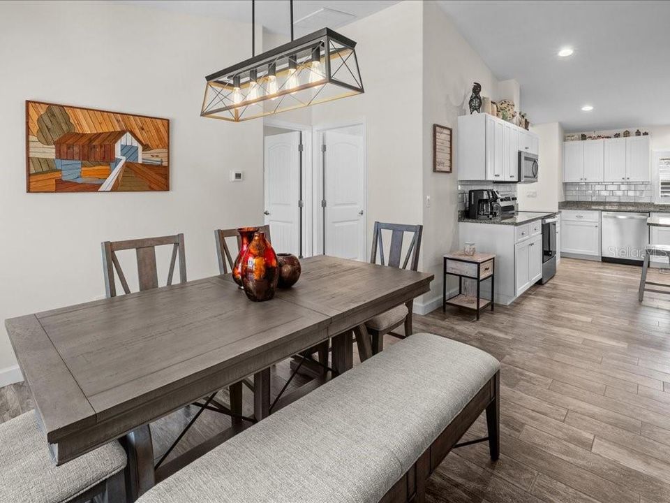 Activo con contrato: $369,900 (3 camas, 2 baños, 1483 Pies cuadrados)