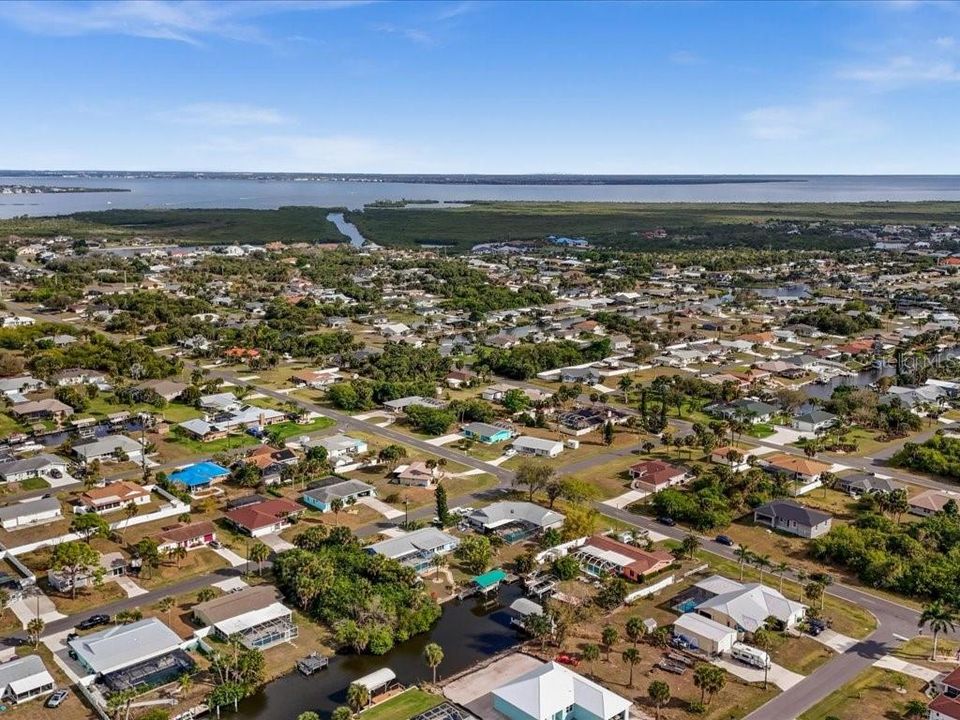 Activo con contrato: $369,900 (3 camas, 2 baños, 1483 Pies cuadrados)