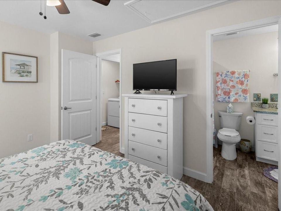 Activo con contrato: $369,900 (3 camas, 2 baños, 1483 Pies cuadrados)