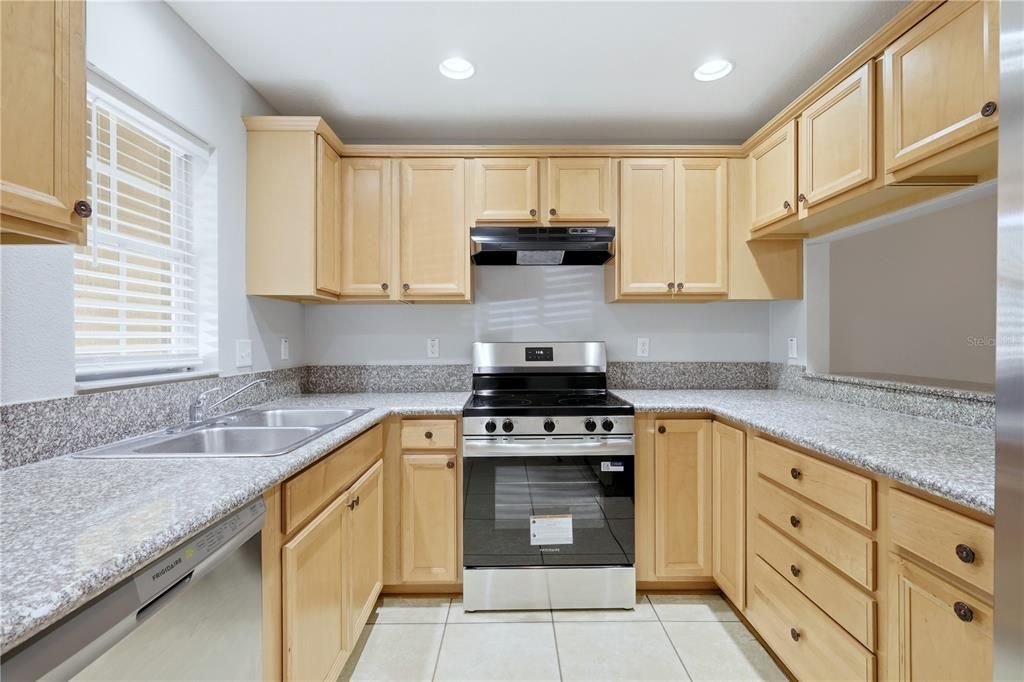 Activo con contrato: $184,999 (2 camas, 2 baños, 1532 Pies cuadrados)