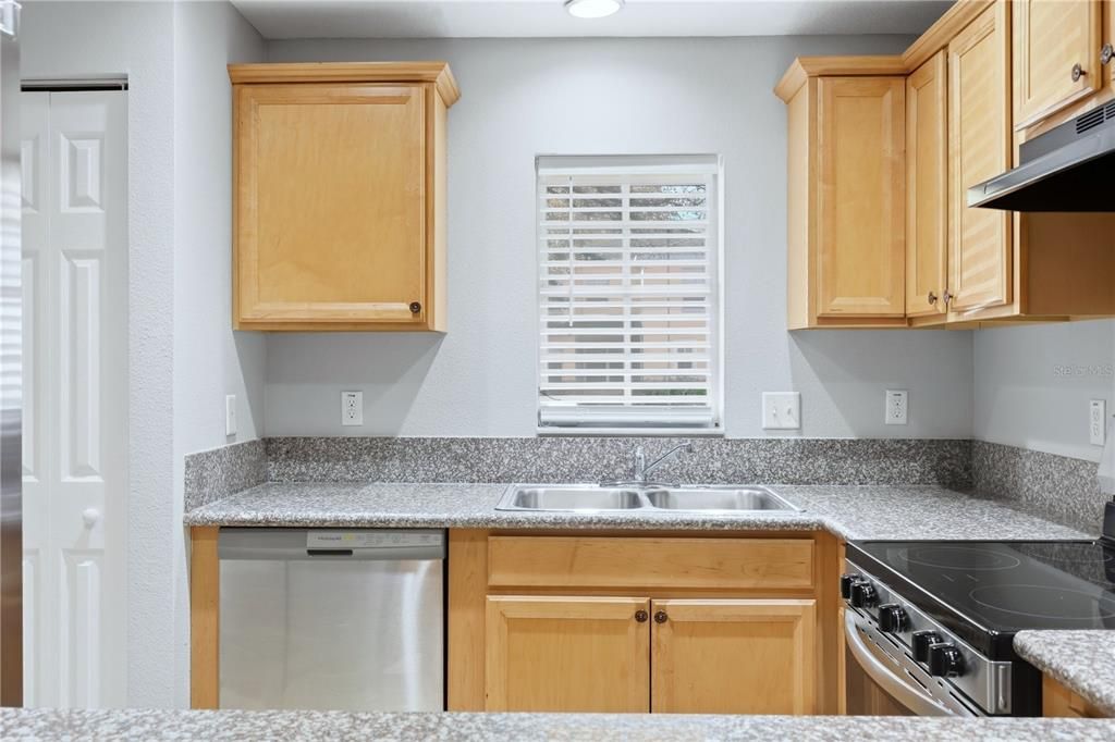 Activo con contrato: $184,999 (2 camas, 2 baños, 1532 Pies cuadrados)