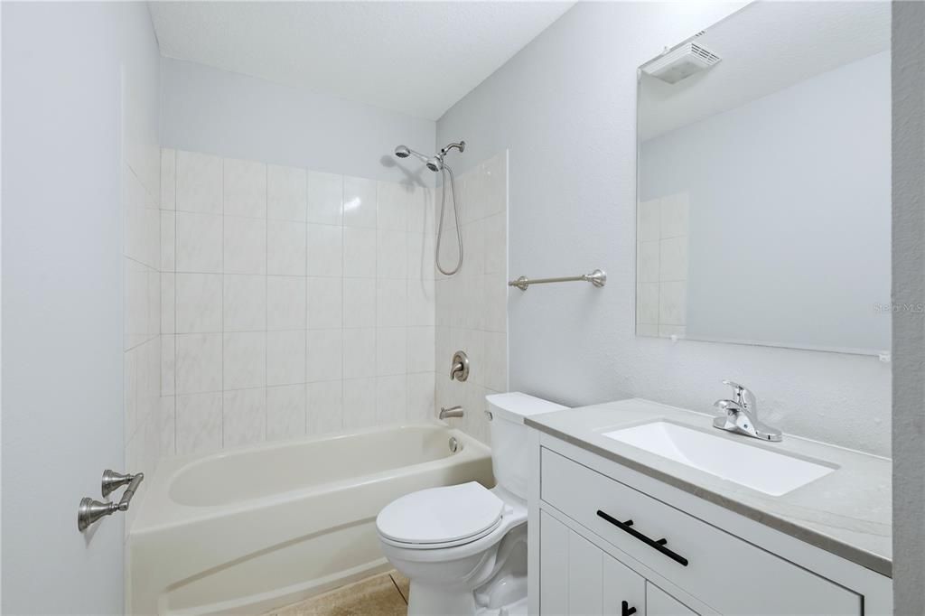 Activo con contrato: $184,999 (2 camas, 2 baños, 1532 Pies cuadrados)